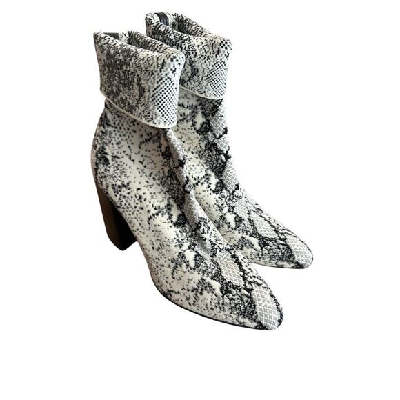 Steve Madden Women's Snake Print Textile Trent Knit Ankle Bootie Shoes Size 9M - Picture 2 of 12